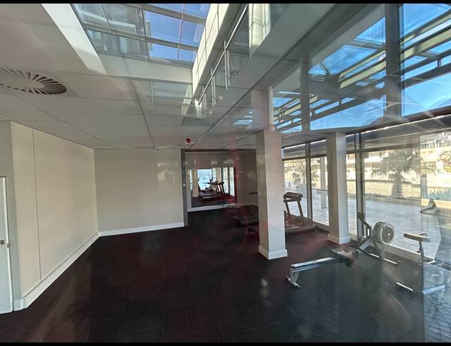 114M² BUILDING TO LET IN FORESHORE